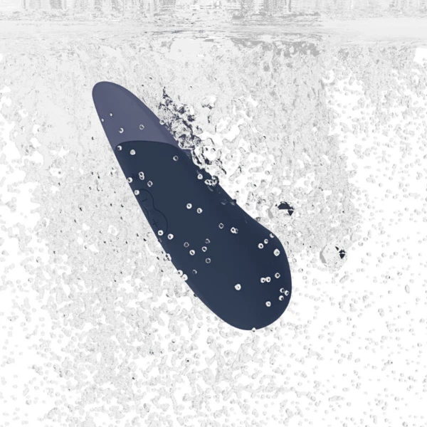 WOMANIZER - VIBE VIBRADOR LAY-ON SILENCIOSO AZUL OSCURO